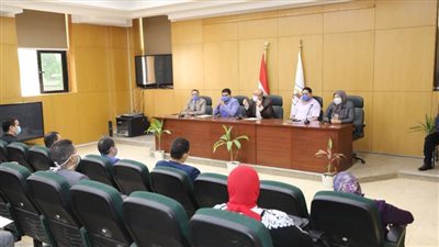 محافظ بني سويف يكشف منظومة العمل بالمجلس الاستشاري للشباب