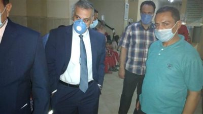 محافظ سوهاج يطمئن على حالات التسمم بأخميم