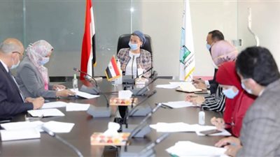   وزيرة البيئة تتابع إلتزام المنشآت الصناعية بالمعايير البيئية