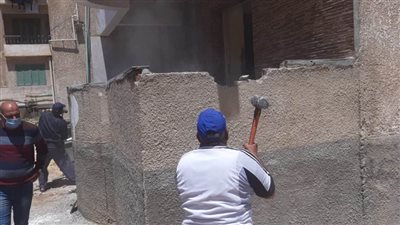 بالصور..إزالة ١٠ حالات تعد على الوحدات السكنية بإسكان الشباب بالشروق