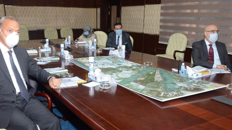 وزير الإسكان ومحافظ