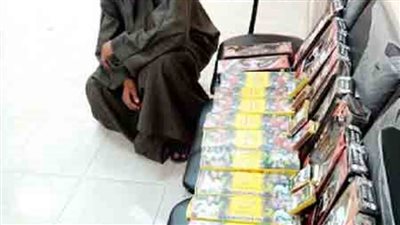 ضبط عامل بحوزته 2500 قطعة ألعاب نارية