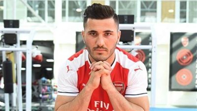 زوجة لاعب أرسنال في قبضة الشرطة