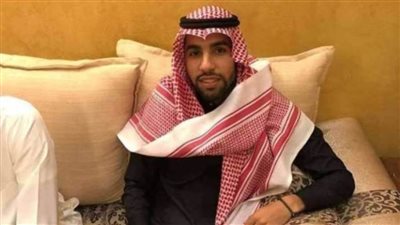 بالزي الخليجي مؤمن زكريا يهنئ الشعب المصري بعيد الفطر المبارك 