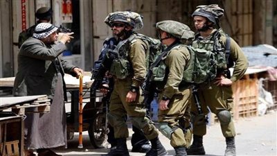 عاجل.. الاحتلال الصهيوني يختطف 3 فلسطينيين ويمنع المصلين من دخول الحرم الإبراهيمي