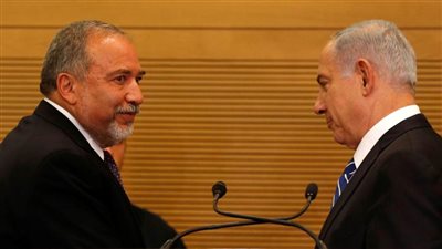 ليبرمان يهاجم نتنياهو ويتهمه بمحاولة جر إسرائيل لحرب أهلية