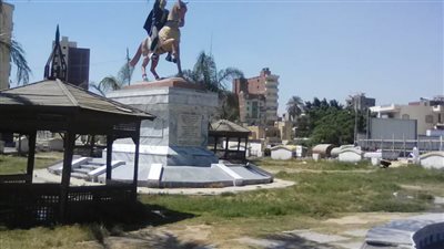 شاهد..التزام المواطنين منازلهم وإغلاق الحدائق وإيقاف وسائل النقل بالبحيرة