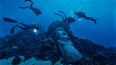 تماثيل مرعبة وسحر أسود ..مشاهد من جزيرة القيامة 