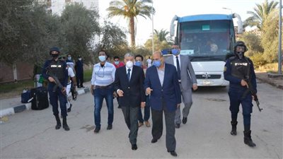 محافظ المنيا يتابع إنهاء الحجر الصحي للعائدين من الخارج