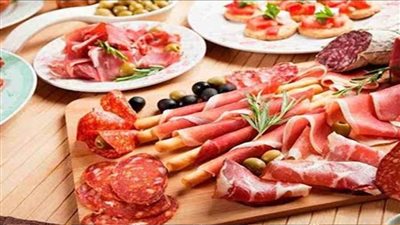 5 أطعمة وعادات غذائية شائعة تسبب السرطان