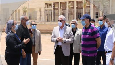 محافظ جنوب سيناء يوجه بتوزيع الكمامات مجانا بأماكن تقديم الخدمات