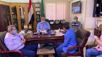 وكيل تعليم الدقهلية يشدد على ضرورة ارتداء العاملين للكمامة