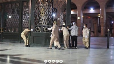 عاجل.. فتح أبواب المسجد النبوي لإقامة صلاة الفجر (صور)