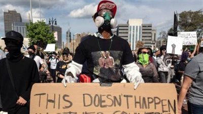 سقوط أول قتيل أمريكي فى المظاهرات ..والشرطة تتهم مجهولين بإطلاق النار