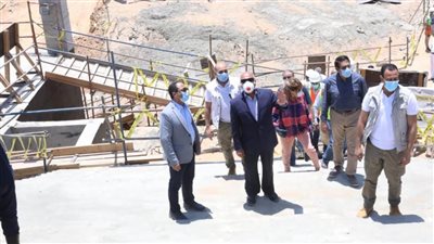 عاجل.. وزير النقل يتفقد مشروع القطار الكهربائي بالسلام