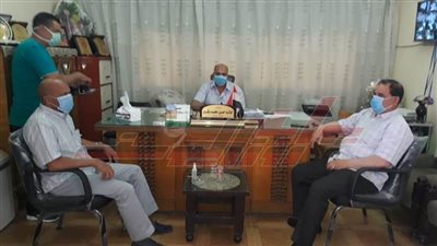 العاملون بالزراعة يرفعون شعار ملتزمون ب