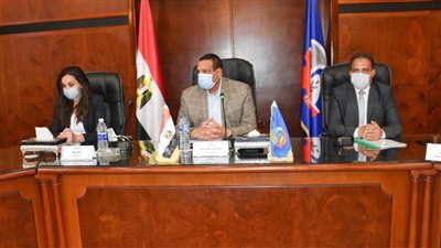 محافظ البحيرة يتوعد المقصرين في العمل