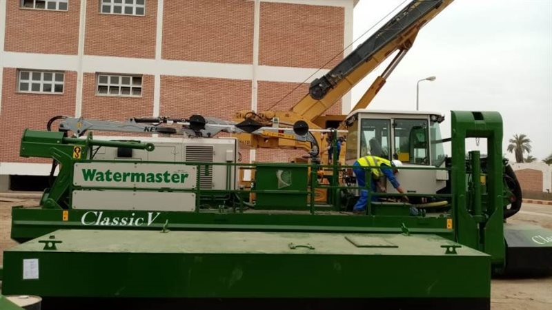 المعدة مزودة بطلمبة