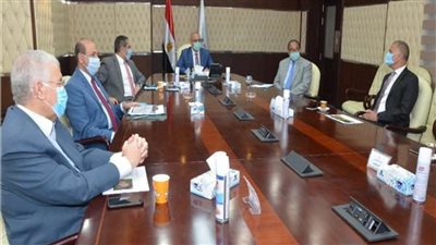 وزير الإسكان يتابع الموقف التنفيذي لمشروع سد 