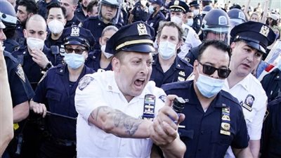 إصابة أفراد من الشرطة الأمريكية بطلقات نارية خلال المظاهرات