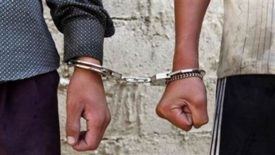 القبض على متهمين تعديا على شخص من ذوي الاحتياجات الخاصة