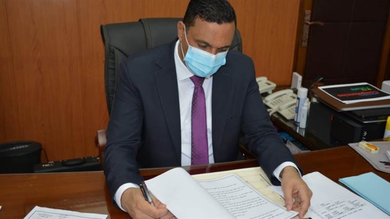 الدكتور أيمن مختار