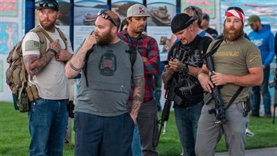 اللجان الشعبية على الطريقة الأمريكية (صور)