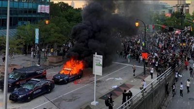 الشرطة الأمريكية:  ندرس حظر وضع الركبة على العنق في اعتقال المشتبه بهم