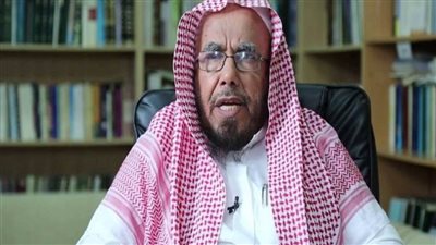 هيئة كبار العلماء في السعودية توضح مسألة تغطية الأنف والفم خلال الصلاة بسبب كورونا (فيديو)