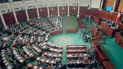 تونسيون يحتشدون أمام البرلمان لإسقاط الغنوشي