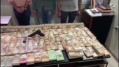 القبض على 3 أشخاص بالقاهرة لقيامهم بالاتجار بالنقد الأجنبي  