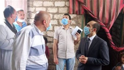 نائب محافظ سوهاج يتفقد المواقف للتأكد من الالتزام بالكمامات