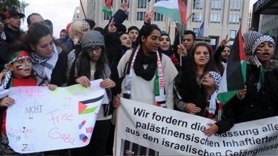 الجاليات الفلسطينية بأوروبا تدعو لاتخاذ كل الوسائل لوقف 