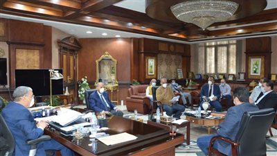 محافظ المنيا يشدد على توفير المستلزمات الطبية وعدم تدني الخدمة