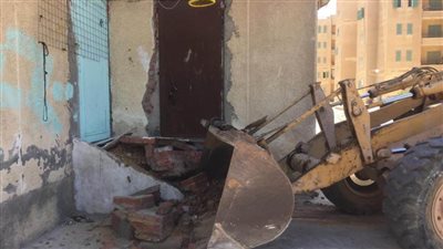 إزالة 19 حالة تعد على أرض زراعية بمركزي سمسطا والفشن