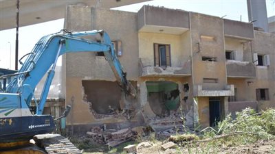 إزالة 3 عمارات قديمة بمساكن سندوب بالدقهلية