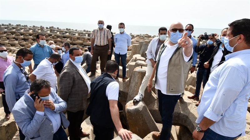 يتم تجهيز منطقة الشاطئ