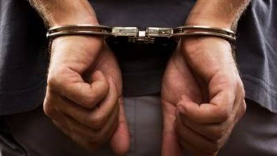 القبض على متهم يروج لبيع أسلحة الصوت عبر الفيس بوك