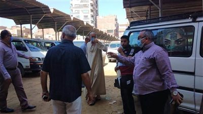 إحالة مدير مواقف أبوقرقاص للتحقيق لعدم التزام السائقين بارتداء الكمامة