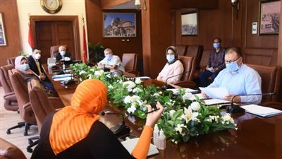 محافظ بورسعيد يناقش تفاصيل الخطة الاستثمارية للعام المالي 2020/2021