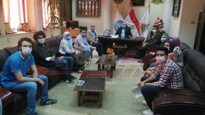 عميد طب بنها يستقبل وفدًا طلابيًا لمناقشة استعدادات الامتحانات 
