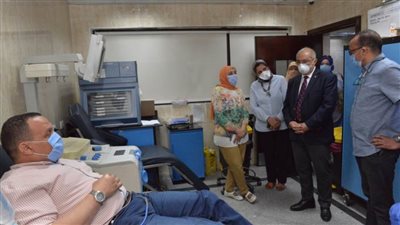 عاجل.. رئيس جامعة أسيوط يتابع إقبال المتبرعين بالبلازما