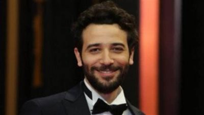 كريم قاسم يلتقي والده لأول مرة بعد تعافيه من كورونا