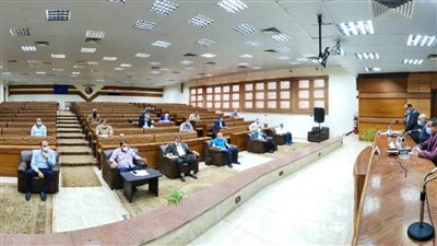 محافظ البحيرة يشدد على مراجعة أعمدة الإنارة والكهرباء وأعمال النظافة