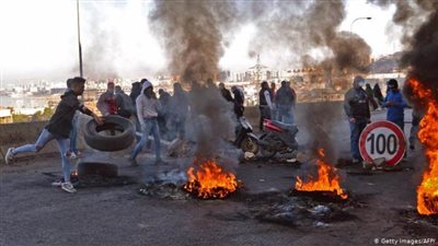 عاجل.. مواجهات واشتباكات حادة بين المحتجين والجيش في لبنان