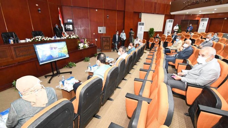 عبر الفيديو كونفرانس