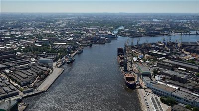 روسيا.. انتشال مدفع سقط في نهر نيفا عام 1941