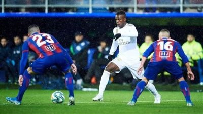 ريال مدريد يعلن عودته من جائحة كورونا بثلاثية في شباك إيبار