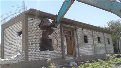 استمرار حملات إزالة البناء المخالف والعشوائي بالمنيا 