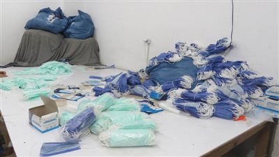 أجهزة الأمن تضبط 100 ألف كمامة مجهولة المصدر داخل مصنع بالجيزة